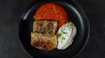 Gołąbki – tradycyjny przepis na domowe gołąbki w sosie pomidorowym