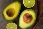 Guacamole – pyszna, zdrowa pasta idealna do wszystkiego