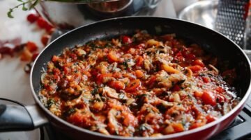 Leczo – klasyczny przepis na aromatyczne danie jednogarnkowe