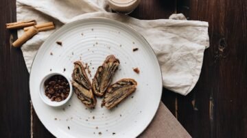 Makowiec zawijany – tradycyjne, świąteczne ciasto z makiem