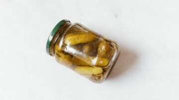 Ogórki kiszone – domowy przepis na chrupiące i aromatyczne ogórki
