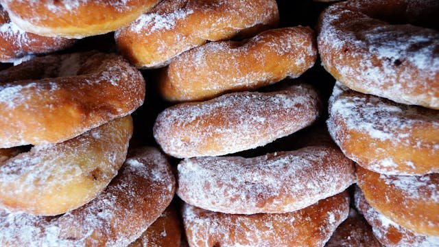 Pączki serowe – szybkie, puszyste i idealnie chrupiące