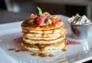 Puszyste pancakes na śniadanie – sprawdzony przepis