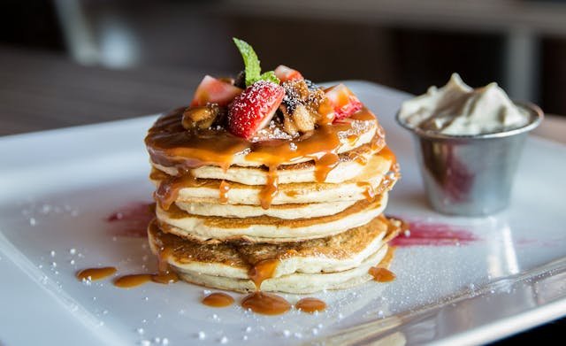 Puszyste pancakes na śniadanie – sprawdzony przepis