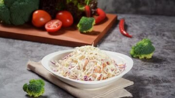 Surówka z kapusty pekińskiej – lekka, chrupiąca i pełna smaku