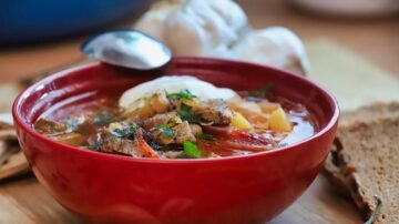 Uszka z grzybami – tradycyjny przepis na wigilijny stół