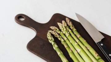 Jak ugotować zielone szparagi – prosty sposób na pyszny dodatek