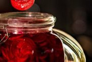 Jak zrobić buraczki na zimę – domowe, aromatyczne i pełne smaku