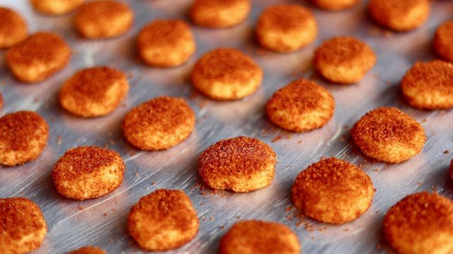 Przepis na domowe nuggetsy z kurczaka – chrupiące, soczyste i pełne smaku