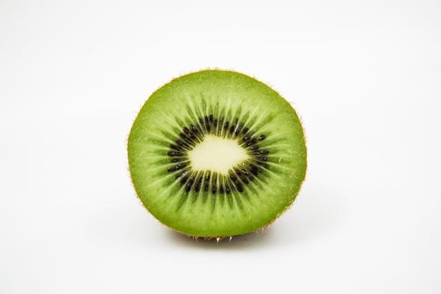 Kiwi – dlaczego warto włączyć je do diety?