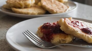 Przepis na placki z serem – puszyste, delikatne i pełne smaku