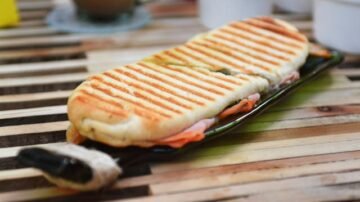 Pstrąg pieczony z warzywami – prosty sposób na domowy obiad