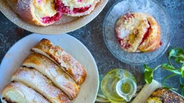 Babka cytrynowa wielkanocna – puszysta, wilgotna i intensywnie cytrynowa