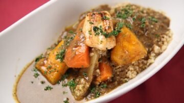 Przepis na gulasz z indyka – delikatny, aromatyczny i sycący