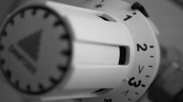 Czerwona Koza i opłata za klimatyzację. Dwa złote, które podzieliły internet