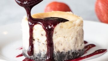 Przepis na sernik z rosą – puszysty, wilgotny i efektowny