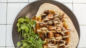 Chlebek naan – przepis na puszysty przysmak prosto z patelni