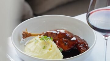 Kaczka pieczona – przepis. Klasyka smaku w domowym wydaniu