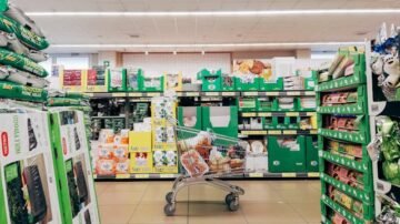 Żółte kartki w Biedronce. Klienci zaskoczeni dodatkowymi opłatami