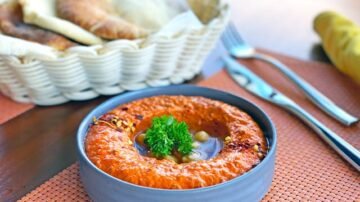 Hummus klasyczny – prosty przepis na kremową pastę z ciecierzycy