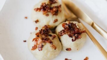 Kartacze z mięsem – tradycyjny przepis na sycące cepeliny