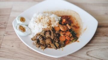 Wątróbka drobiowa z cebulą – prosty obiad bez komplikacji