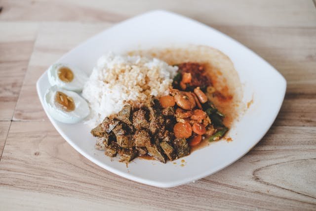 Wątróbka drobiowa z cebulą – prosty obiad bez komplikacji