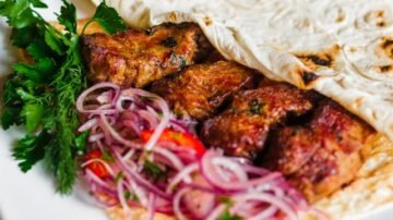 Domowy kebab z kurczaka z piekarnika – przepis