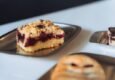 Ciasto drożdżowe ze śliwkami i kruszonką – przepis