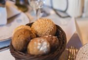 Przepis na bułki pszenne – chrupiące i puszyste domowe pieczywo