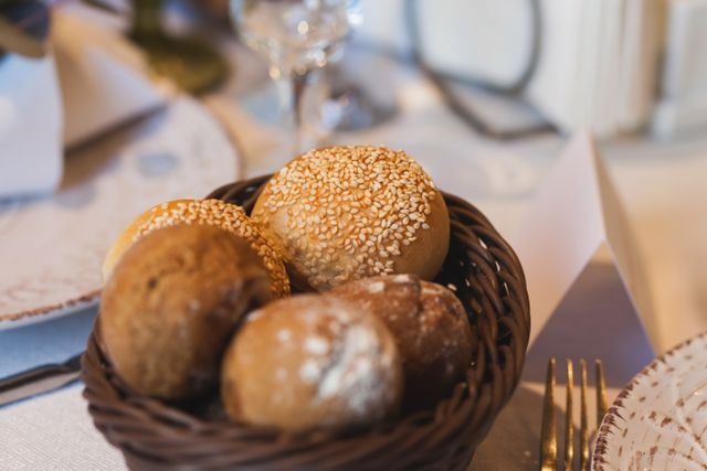 Przepis na bułki pszenne – chrupiące i puszyste domowe pieczywo